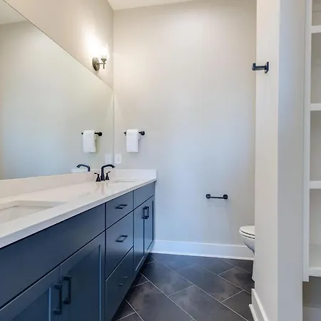 Midtown Luxe - 2 Premium Town Homes - Rooftop Hot Tub *