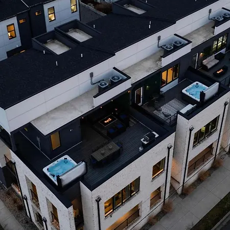 2 Stylish Gulch Town Homes - Rooftop Hot Tub - Sleeps 24 Holiday home Nashville