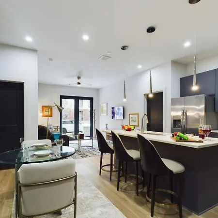 Lyrics - 2 Unit Odyssey Combo - Heart Of Midtown Holiday home