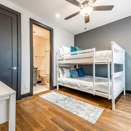 Holiday home 3 Designer Gulch Homes - Rooftop Hot Tub - Sleeps 36 *