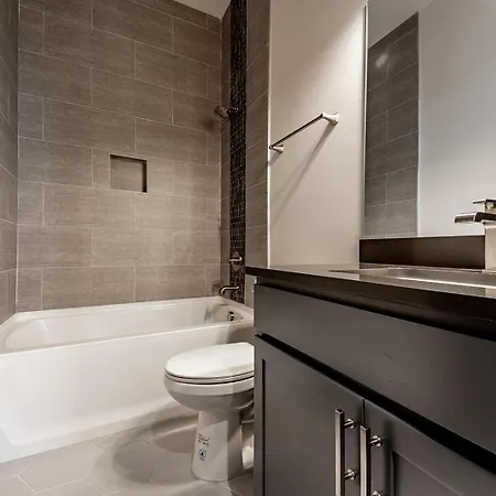 3 Designer Gulch Homes - Rooftop Hot Tub - Sleeps 36 Holiday home Nashville