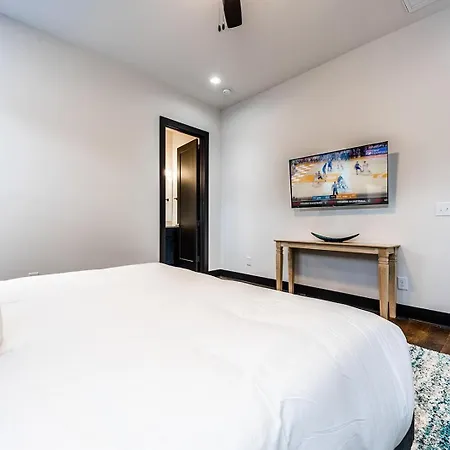 Holiday home 3 Designer Gulch Homes - Rooftop Hot Tub - Sleeps 36