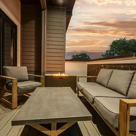 3 Designer Gulch Homes - Rooftop Hot Tub - Sleeps 36 Holiday home Nashville