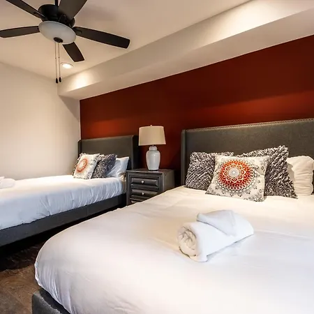 Holiday home 2 Stylish Gulch Town Homes - Rooftop Hot Tub - Sleeps 24 *