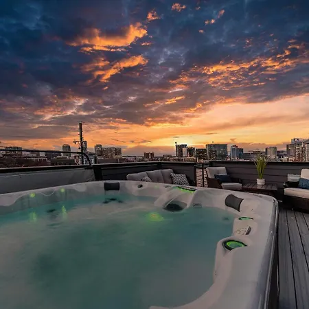 2 Stylish Gulch Town Homes - Rooftop Hot Tub - Sleeps 24 *