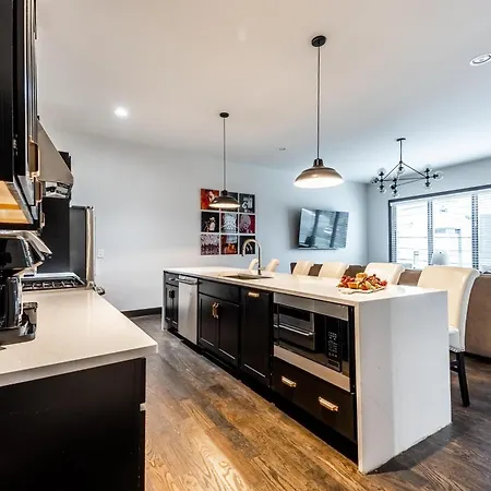 2 Stylish Gulch Town Homes - Rooftop Hot Tub - Sleeps 24