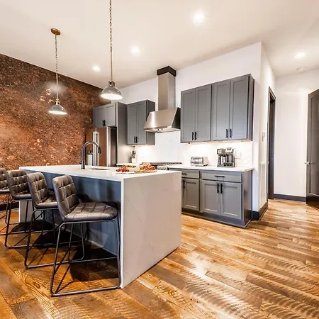 2 Stylish Gulch Town Homes - Rooftop Hot Tub - Sleeps 24 Nashville