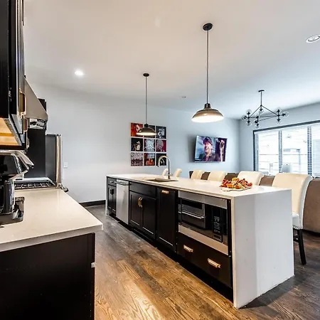 2 Premium Gulch Homes - Rooftop Hot Tub - Sleeps 24 Nashville