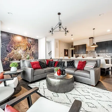 Holiday home 2 Premium Gulch Homes - Rooftop Hot Tub - Sleeps 24