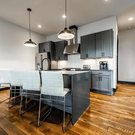 2 Premium Gulch Homes - Rooftop Hot Tub - Sleeps 24 Holiday home *