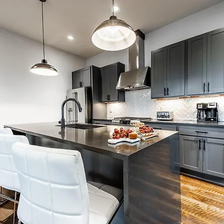 2 Premium Gulch Homes - Rooftop Hot Tub - Sleeps 24 Nashville