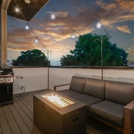 2 Premium Gulch Homes - Rooftop Hot Tub - Sleeps 24 Holiday home *