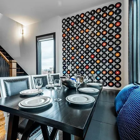 2 Premium Gulch Homes - Rooftop Hot Tub - Sleeps 24 Holiday home Nashville