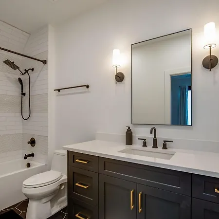 - 1206 Ireland St Unit A Holiday home