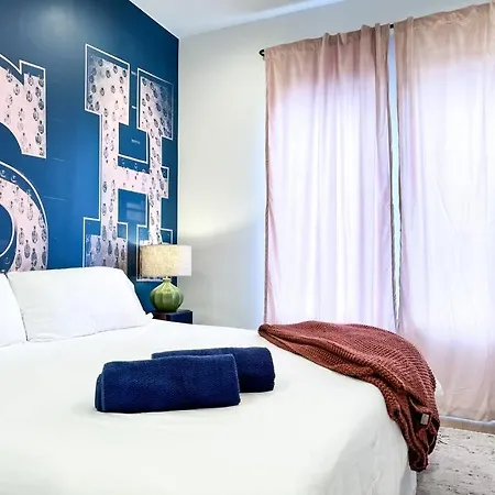 Holiday home 4br 4ba Gem Rooftop Sleeps 12 *