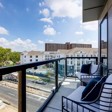 Prometheus - Odyssey - Heart Of Midtown Holiday home *