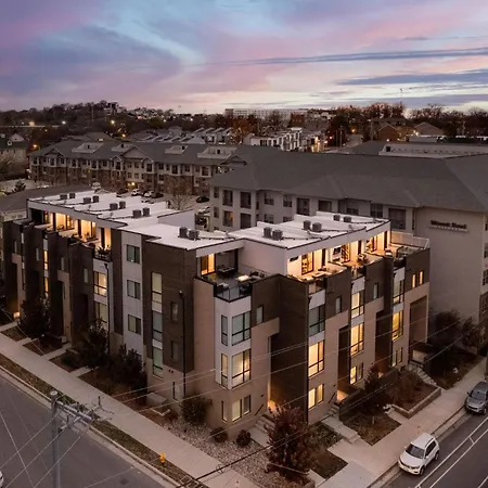 Holiday home Triple Fret - 3 Townhomes - Rooftop Hot Tub