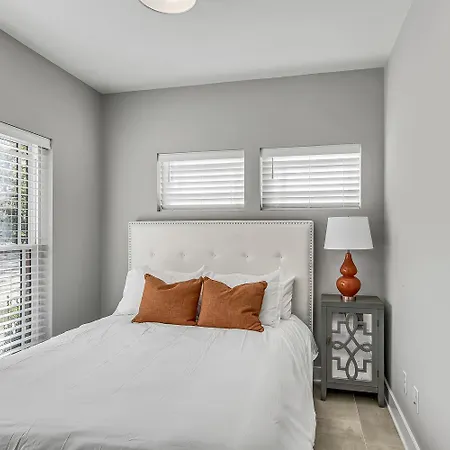 Fire & Ice - Two Midtown Homes - Rooftop Hot Tubs