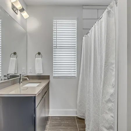 Fire & Ice - Two Midtown Homes - Rooftop Hot Tubs Holiday home Nashville