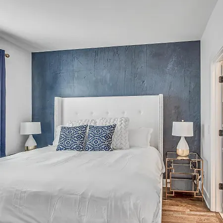 Fire & Ice - Two Midtown Homes - Rooftop Hot Tubs Holiday home