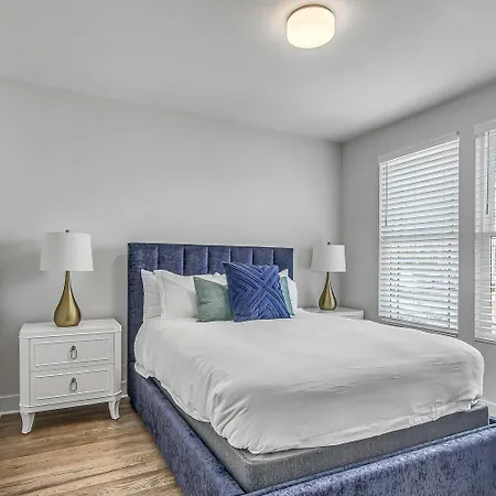 Fire & Ice - Two Midtown Homes - Rooftop Hot Tubs