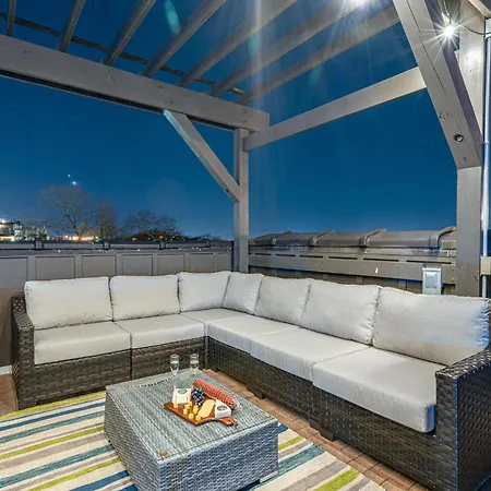Fire & Ice - Two Midtown Homes - Rooftop Hot Tubs Holiday home