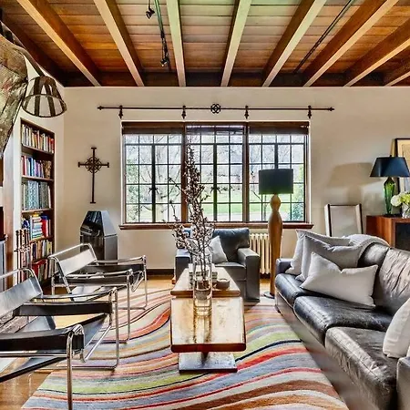 Holiday home Luxe Comfort In An Artistic & Historic