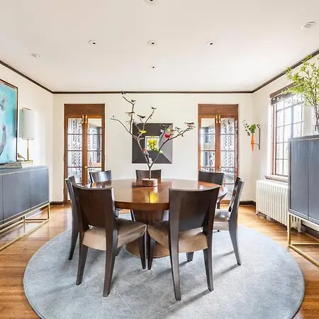 Luxe Comfort In An Artistic & Historic * Nashville