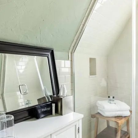 Luxe Comfort In An Artistic & Historic Holiday home Nashville