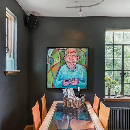Luxe Comfort In An Artistic & Historic Nashville
