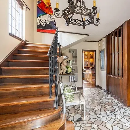 Luxe Comfort In An Artistic & Historic *