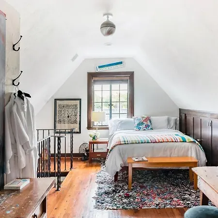 Luxe Comfort In An Artistic & Historic