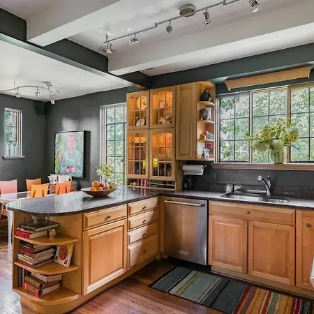 Holiday home Luxe Comfort In An Artistic & Historic *