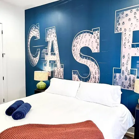 4br 4ba Gem Rooftop Sleeps 12 Holiday home *