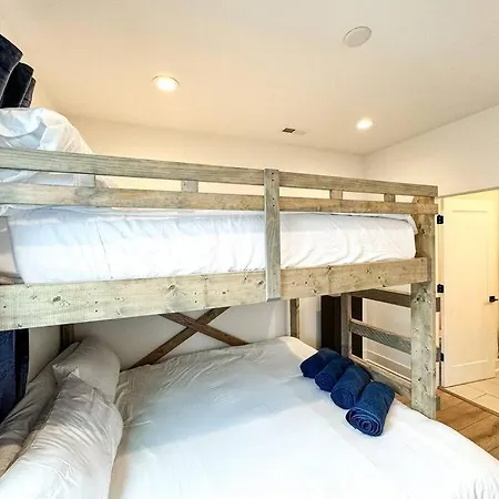 Holiday home 4br 4ba Gem Rooftop Sleeps 12 Nashville