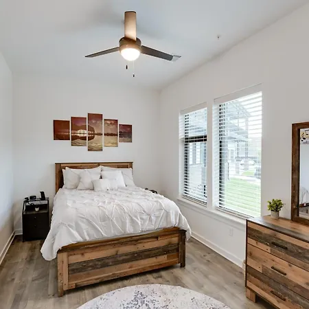 Apartment Condo, 3 Mi To Downtown Entertainment *