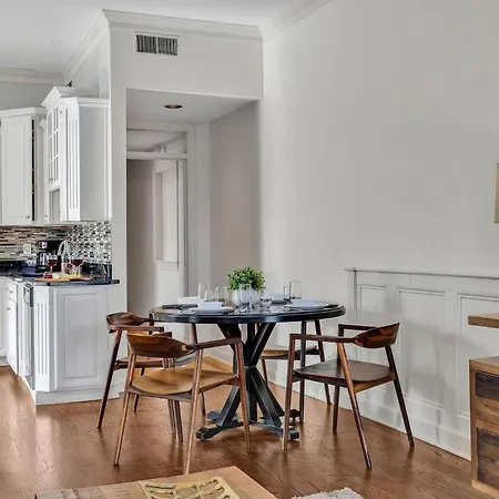 Lookout Nash - Rooftop W/ Skyline Views Holiday home *