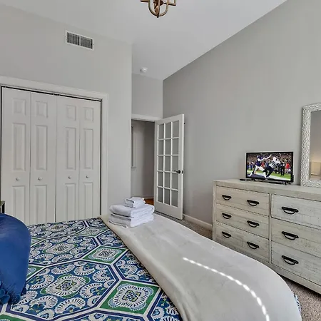 Holiday home Lookout Nash - Rooftop W/ Skyline Views *