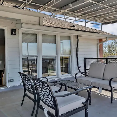 Lookout Nash - Rooftop W/ Skyline Views *