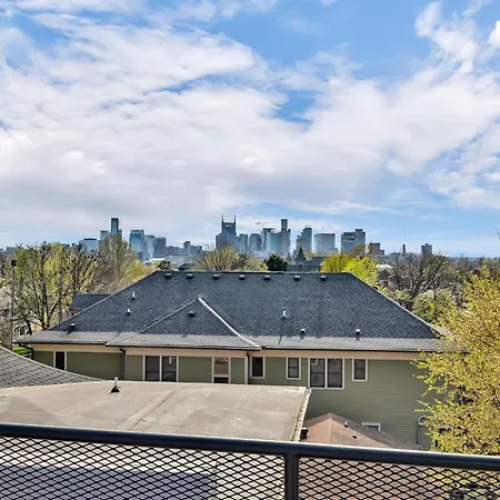 Lookout Nash - Rooftop W/ Skyline Views *