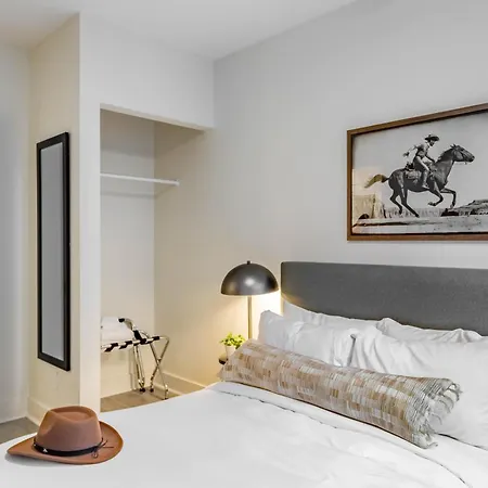 Holiday home Outrider Buyout- 3 Units By Avantstay Sleeps 30 Nashville