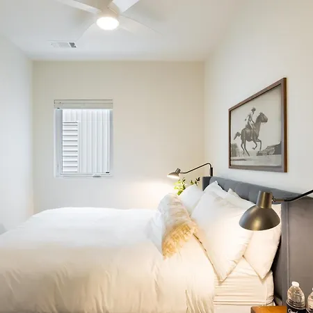 Holiday home Outrider Buyout- 3 Units By Avantstay Sleeps 30 Nashville