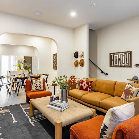 Holiday home Outrider Buyout- 3 Units By Avantstay Sleeps 30 *
