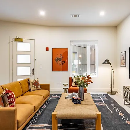 Holiday home Outrider Buyout- 3 Units By Avantstay Sleeps 30 *