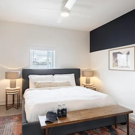 Holiday home Outrider Buyout- 3 Units By Avantstay Sleeps 30 *