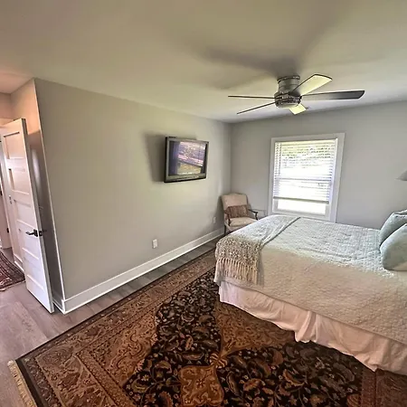 2-bedroom 2-bath Cozy In Nashville's Vibrant Nashville