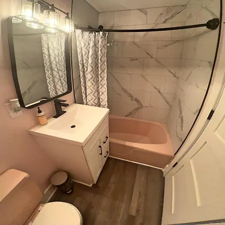 2-bedroom 2-bath Cozy In Nashville's Vibrant
