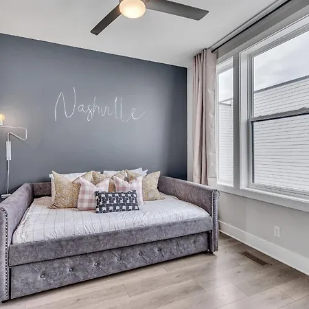 Huge Roof Deck With City Views 9 Beds