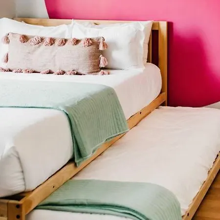 Designer~8 Mins 2 Broadway~balcony~sleeps 10~new *