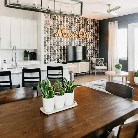 Balcony~gated Community~luxury~nashville Holiday home Nashville